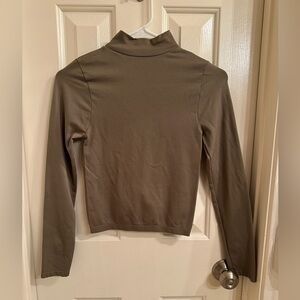 Stretchy long sleeve turtle neck